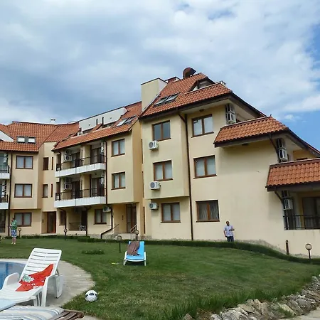Апартамент Wood In Oasis